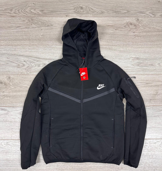 Nike tech fleece negro
