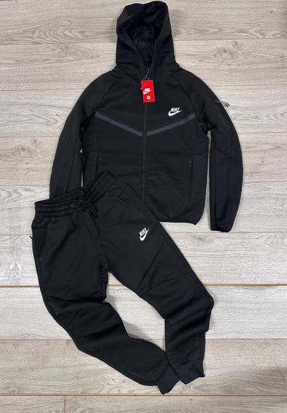 Nike tech fleece negro