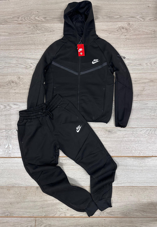 Nike tech fleece negro