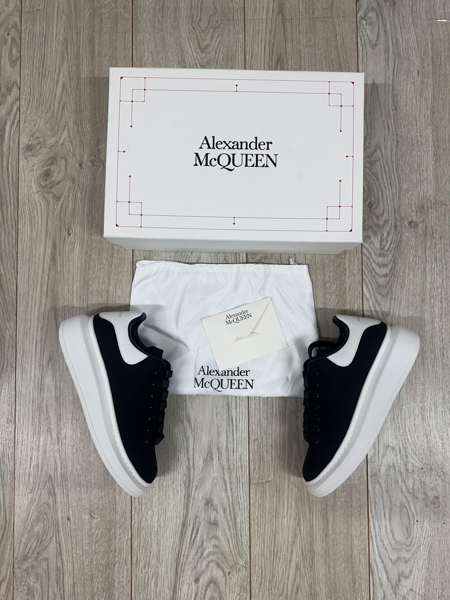 ALEXANDER MCQUEEN 🖤🤍