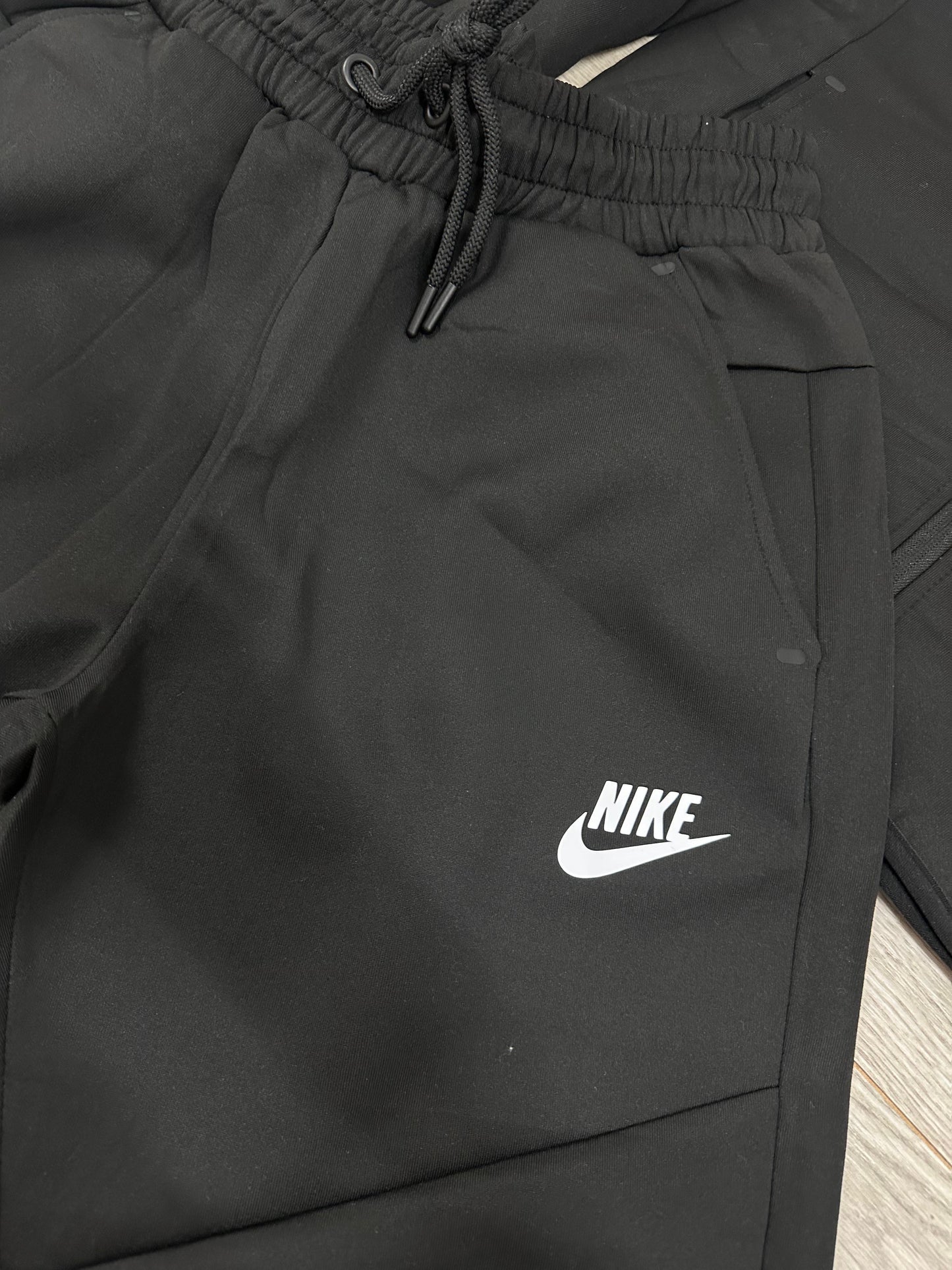 Nike tech fleece negro